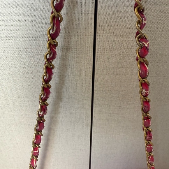 CHANEL Red Quilted Bag with 24kt plated CC logo - Picture 7 of 14